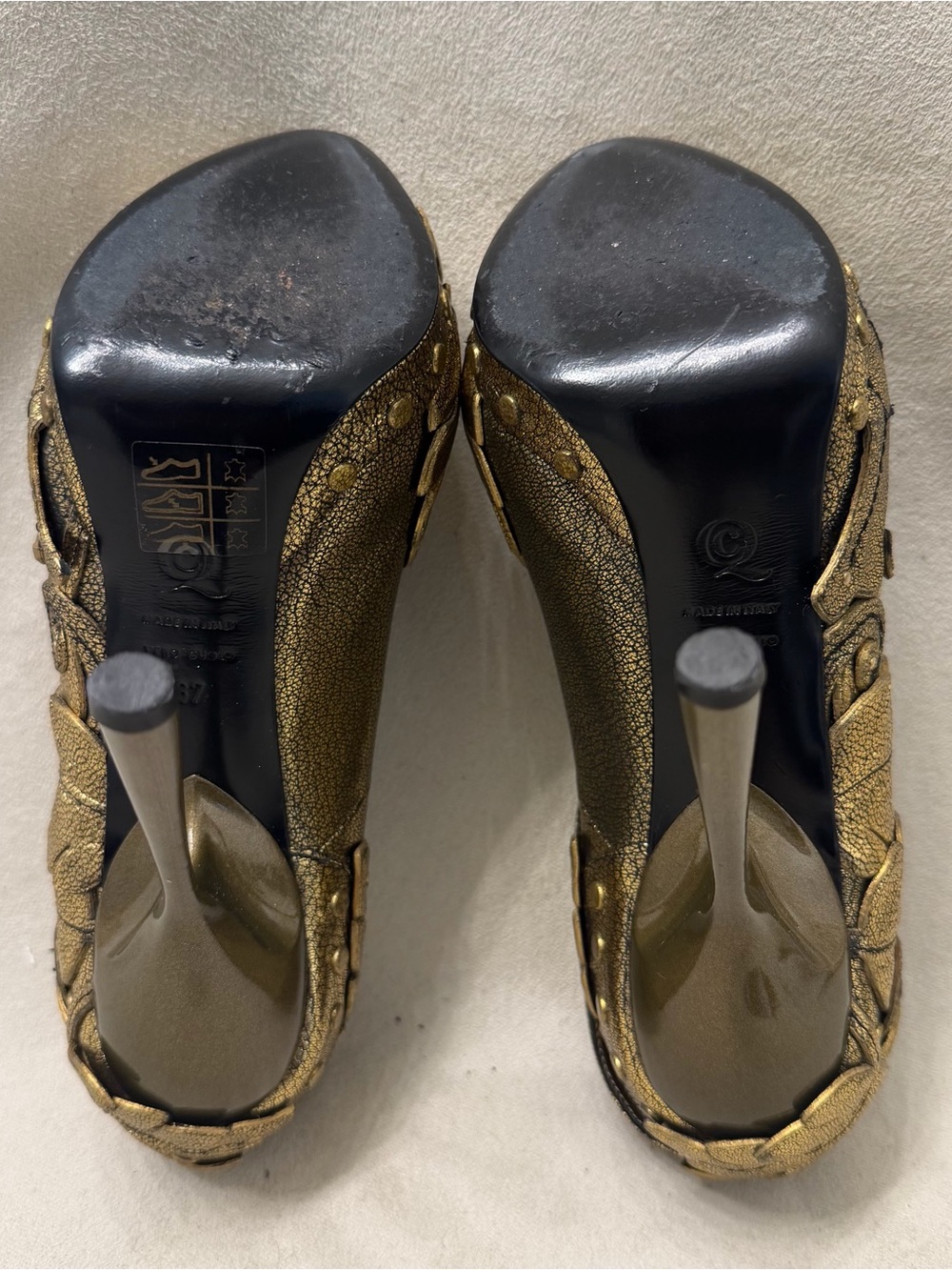 Alexander McQueen x Sarah Burton Gold Embellished Floral High Heel Peep-Toe Pump - Picture 7 of 7